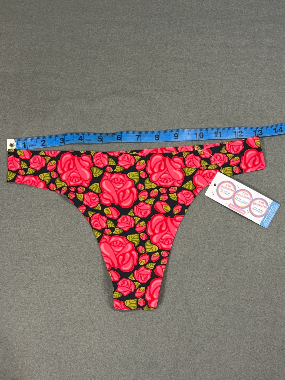 Cheek Boss Thong Medium Rose-Print Pink green leaves